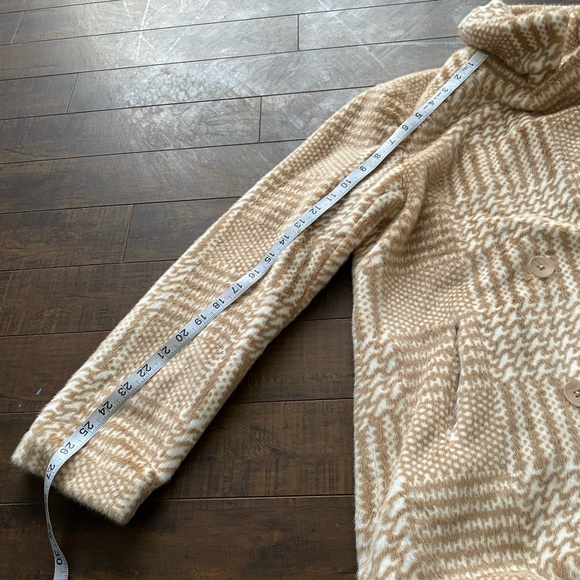 Elie Tahari Faux Fur double breasted coat - Picture 4 of 13